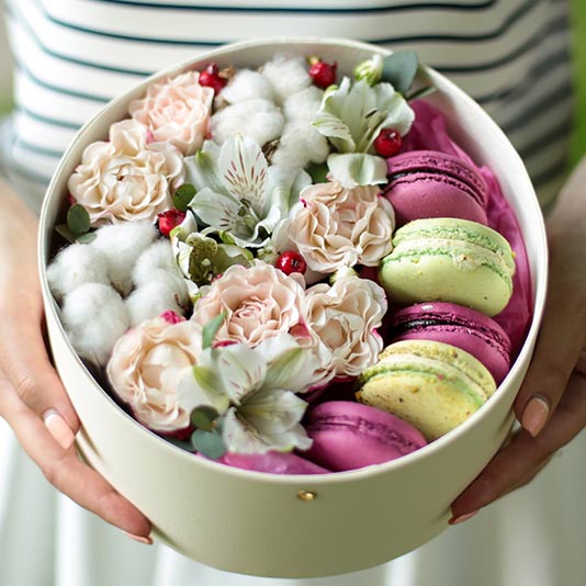 Macaroon Gift Delivery – Chicago Floral Designs
